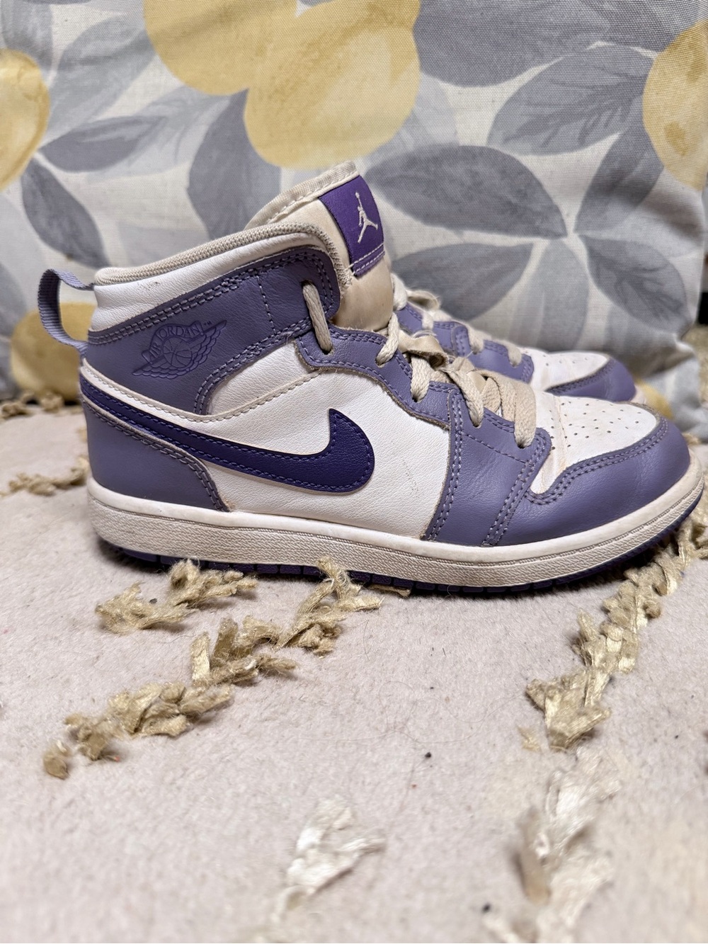 Air Jordan 1 Mid girls purple size 2Y